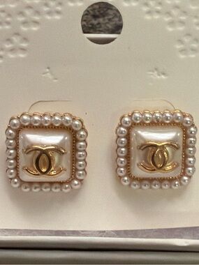 Classic Pearl-Trim Gold CC Square Stud Earrings in Gold